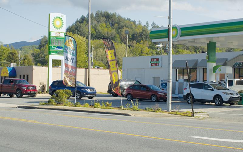 Cars sat idle Monday afternoon, waiting to get gas at the BP in Robbinsville. Vehicles flocked to stations across the county after news of a major pipeline hack. Photo by Charlie Benton/news@grahamstar.com