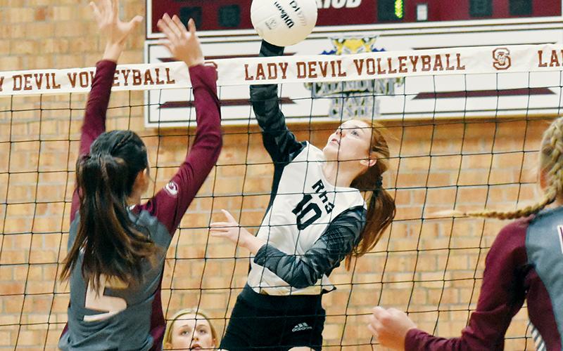 Robbinsville sophomore Zoie Shuler looks to slam the ball past Swain County’s Gracie Sutton on Monday. Photo by Kevin Hensley/sports@grahamstar.com