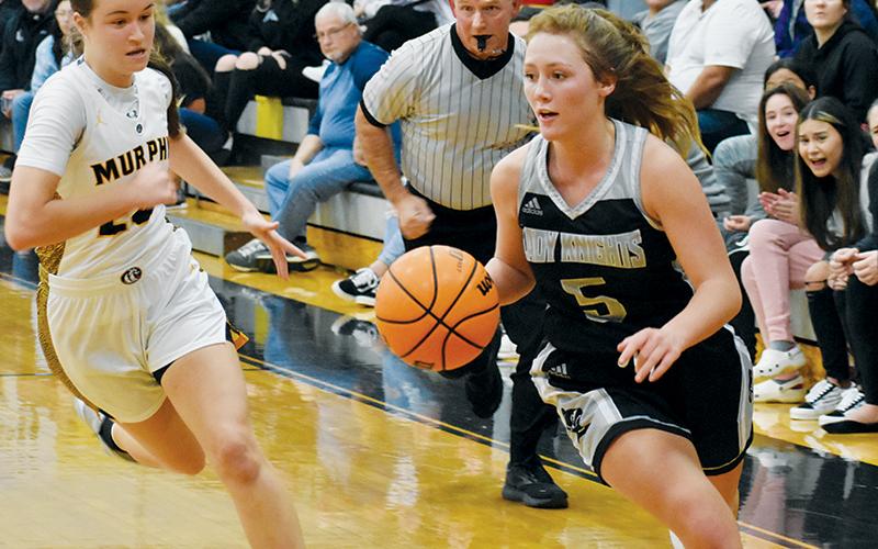 Lady Knights senior Halee Anderson makes a hard cut past the defense of Murphy’s Lailee Holloway during Tuesday’s road game. Photos by Kevin Hensley/sports@grahamstar.com