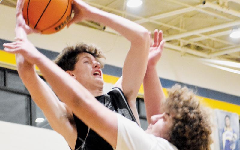 Donovan Carpenter rises above Highlands’ Brandon Moss for a potential basket Jan. 20. Photo by Kevin Hensley/sports@grahamstar.com