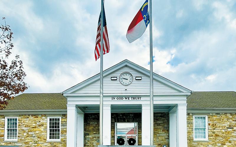 A new justice center – which would eliminate the need for occupancy in the aging Graham County Courthouse (pictured) – is just one of several projects in the works for Graham County. Photo by Randy Foster/news@grahamstar.com