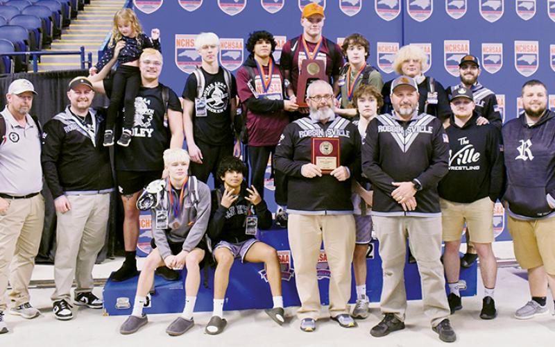 Members of “The ‘Ville” bask in the moment of winning the program’s inaugural state invitational tournament team title Saturday. Photo by Kevin Hensley/sports@grahamstar.com
