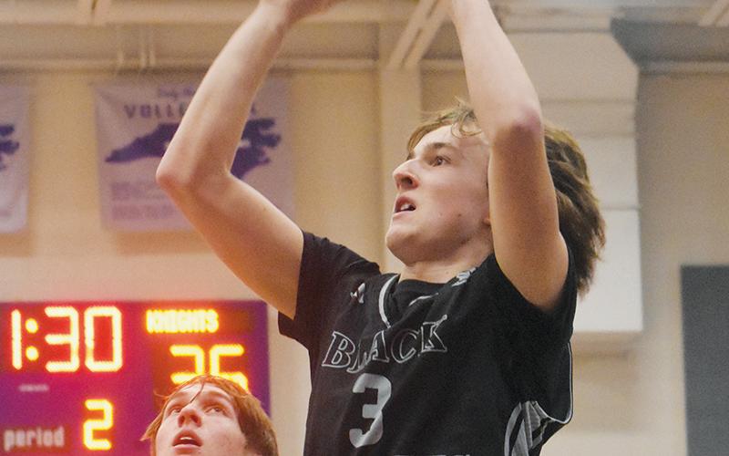 With Smoky Mountain’s Ben Brown (21) looking on, Luke Lovin puts up an inside floater in the second quarter of Tuesday’s game with the Mustangs. Photo by Kevin Hensley/sports@grahamstar.com