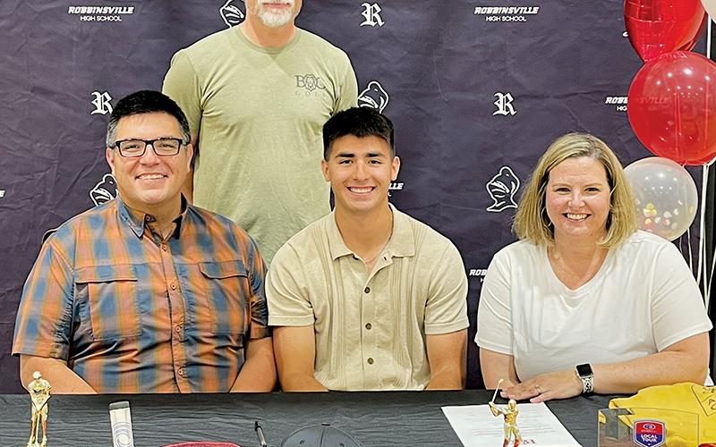 Isaiah Brown signed to play golf at Bryan College on Friday. Sitting with Brown are father Jeremy and mother Ashley. Standing in back is Bryan College men’s golf coach Jake Goins.