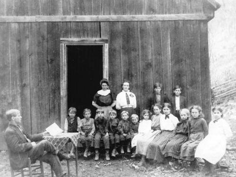 The one-room schoolhouse on Frank’s Creek, in 1913. Among those pictured are Fannie, Floyd, Jeff and Roy Crisp. Photo courtesy of Orville Crisp