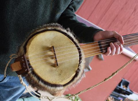 A native of Nantahala, Joshua Grant’s instruments come fret-free and are furnished with the finest animal hide around. Photos by Art Miller/amiller@grahamstar.com