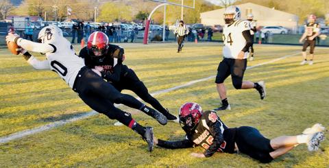 Lex Hooper stretches for one of four touchdowns in Friday’s shutout victory in Andrews. Photos by Art Miller/amiller@grahamstar.com