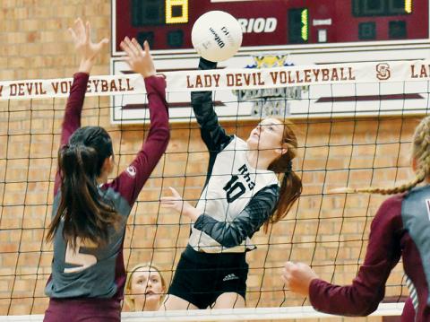 Robbinsville sophomore Zoie Shuler looks to slam the ball past Swain County’s Gracie Sutton on Monday. Photo by Kevin Hensley/sports@grahamstar.com