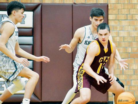 Robbinsville’s Bo Rattler (left) and Dasan Gross guard Cherokee’s Tso Smith during Saturday’s Smoky Mountain Conference Tournament quarterfinal game against the Braves. Photo by Kevin Hensley/sports@grahamstar.com
