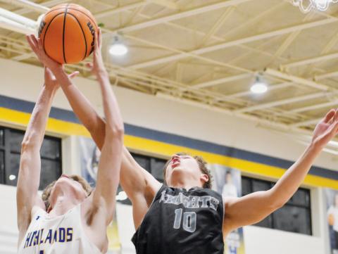 Bryce Adams (10) stretches to out-rebound Highlands’ Kasen Mitchell on Jan. 20. Photo by Kevin Hensley/sports@grahamstar.com
