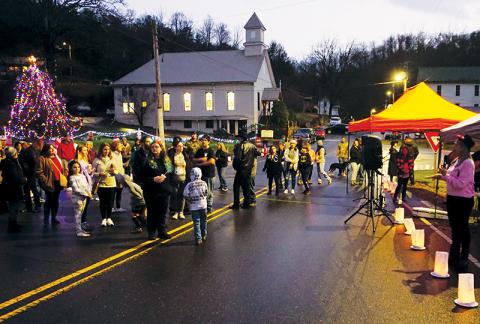 Despite rainy, chilly weather, Saturday’s Robbinsville Tree Lighting proved to be a successful endeavor. Photos by Randy Foster/news@grahamstar.com