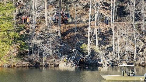 Crews begin to extract a Toyota Highlander from Lake Santeetlah around 5 p.m. Jan. 19, after the SUV crashed into the water during the early-morning hours. Jose Alfredo Moreno-Romero, 23, passed away in the accident, while the driver and a rear-seat passenger managed to escape. Photo by Randy Foster/news@grahamstar.com