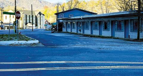 This dilapidated motel near the southern outskirts of Robbinsville has received a grant for renovation into a boutique. Photo by Kevin Hensley/editor@grahamstar.com