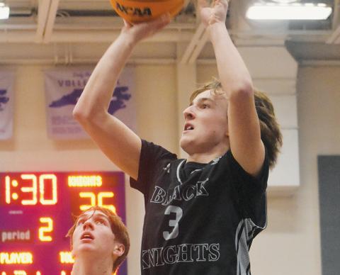 With Smoky Mountain’s Ben Brown (21) looking on, Luke Lovin puts up an inside floater in the second quarter of Tuesday’s game with the Mustangs. Photo by Kevin Hensley/sports@grahamstar.com
