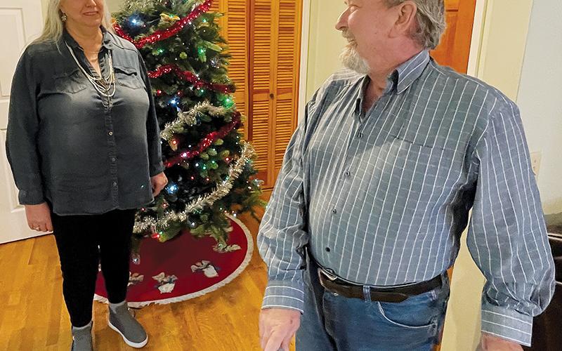 Michelle Shiplet, left, helped her husband Matt during his almost four-month struggle to survive COVID-19. He missed Thanksgiving, but was home in time for Christmas at their Sweetwater home. Photo by Randy Foster/news@grahamstar.com