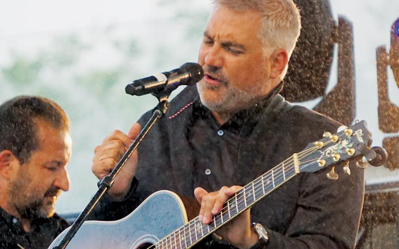Despite a steady rain, “American Idol” Season 5 winner Taylor Hicks performed for a crowd gathered at the Robbinsville High School track on Saturday. Photos by Randy Foster/news@grahamstar.com