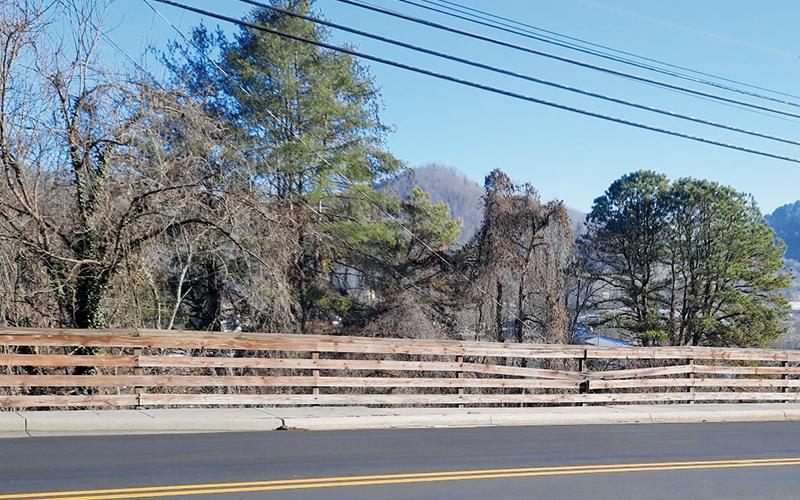 The Town of Robbinsville Board of Aldermen voted to give the fence along East Main Street/Veterans Hill a complete facelift. Photo by Ruby Annas/news@grahamstar.com