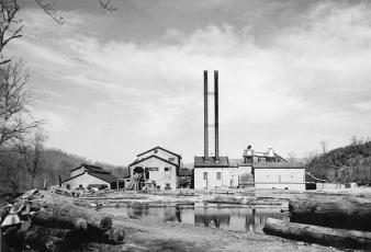 The Bemis Sawmill, shortly after its construction in 1926.